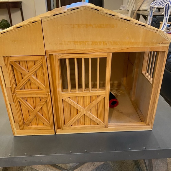 Melissa and Doug folding horse stable - Picture 3 of 7